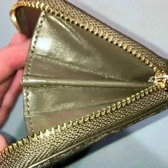 EUC 🔥Michael Kors Card Case Zipped Wallet - Picture 15 of 16